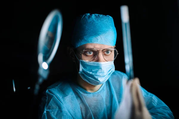 Científico Médico Examinando Muestra Virus Laboratorio — Foto de Stock