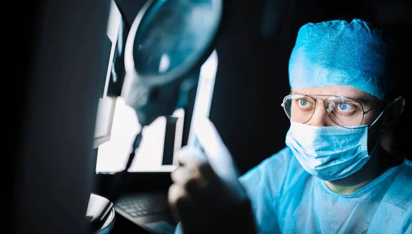 Scientist Doctor Examining Sample Virus Laboratory — Stock Photo, Image