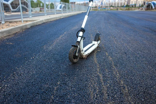 White Electric Scooter Asphalt City Eco Friendly Transport Concept — Stock Photo, Image