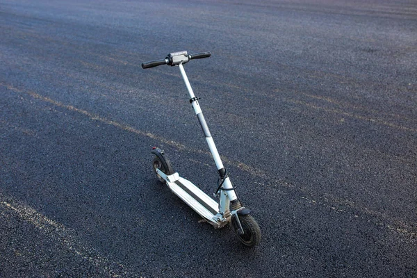 White Electric Scooter Asphalt City Eco Friendly Transport Concept — Stock Photo, Image