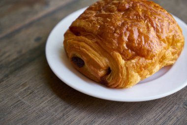 Ay çöreği masada.