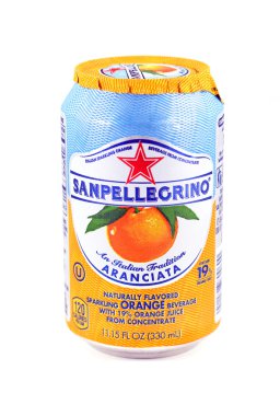 Turuncu içecek köpüklü San Pellegrino olabilir