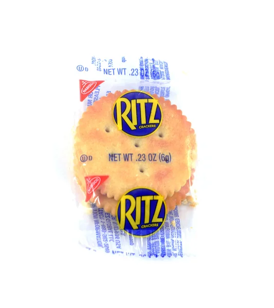 Única porção de plástico embrulhado Ritz biscoitos — Fotografia de Stock