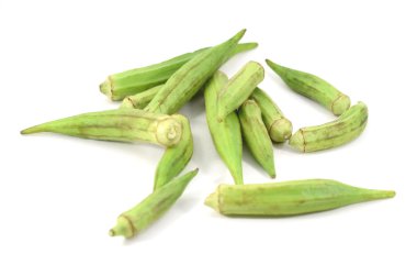 Taze yeşil bamya