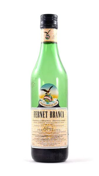 Botella de vidrio verde de Fernet Branca - aislado —  Fotos de Stock