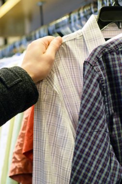 Erkek el seçme gömlek