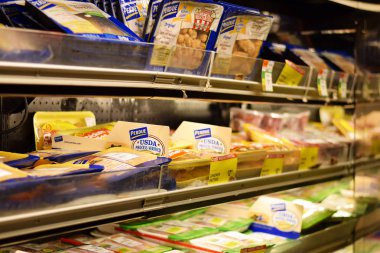 Bir bakkal Perdue tavuk ürünleri