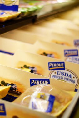 Bir bakkal Perdue tavuk ürünleri