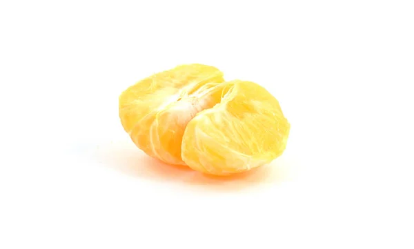 De helft van een Clementine of Mandarijn met wiggen — Stockfoto