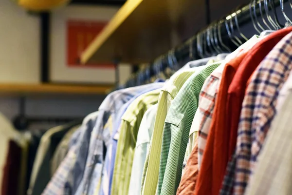 Raflar Kış Giysi ve kat