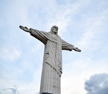 Mesih İsa Amparo'kurtarıcı heykeli