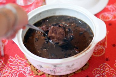 Geleneksel Brezilya feijoada pot 
