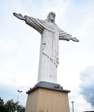 Mesih İsa Amparo'kurtarıcı heykeli