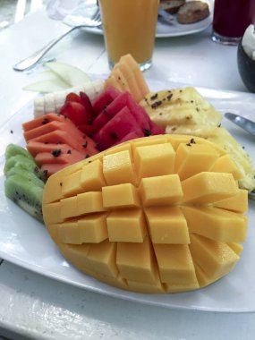 Tropikal meyve tabağı