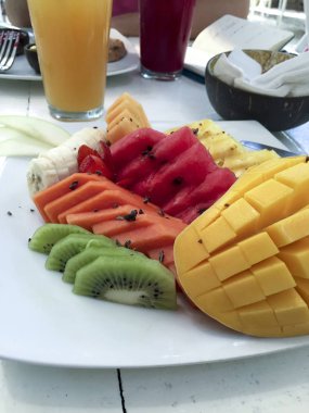 Tropikal meyve tabağı