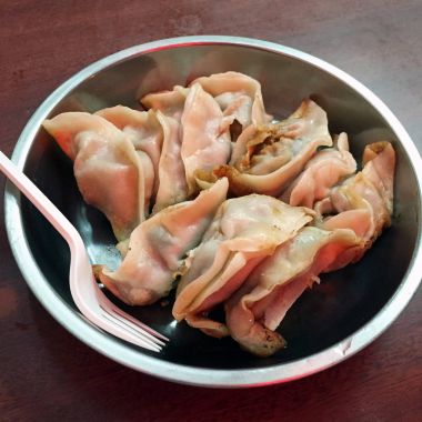 Metal bir kase Çin köfte