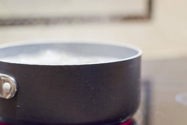 Kaynar su içinde spagetti