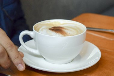 Gurme cappuccino bir tablo