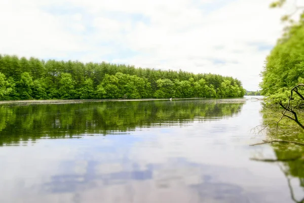 Huzurlu tatlı su Gölü