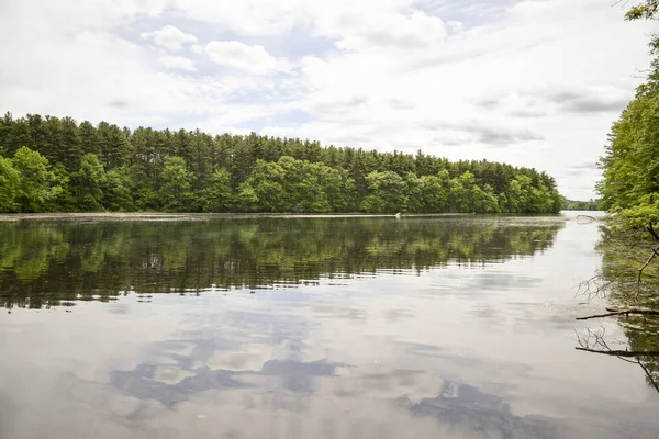 Huzurlu tatlı su Gölü