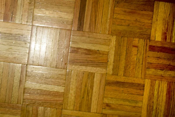 Padrão de parquet brilhante piso de madeira na casa — Fotografia de Stock