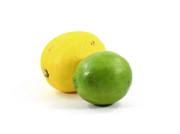 Limão inteiro e limão inteiro juntos — Fotografia de Stock