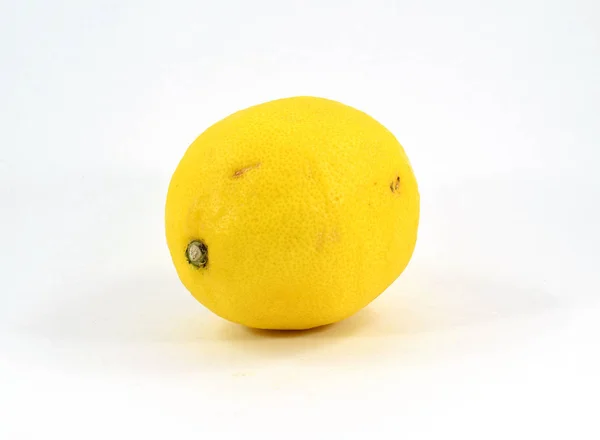 Verse hele biologische citroen — Stockfoto
