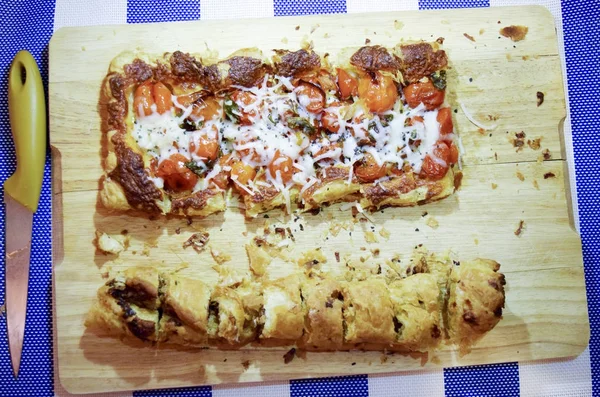 Vynikající pizza chlebové placky — Stock fotografie