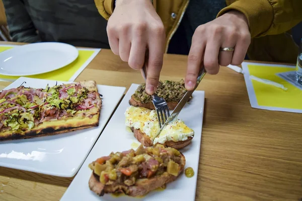 Gourmet crostinis and flatbread — Stock Photo, Image