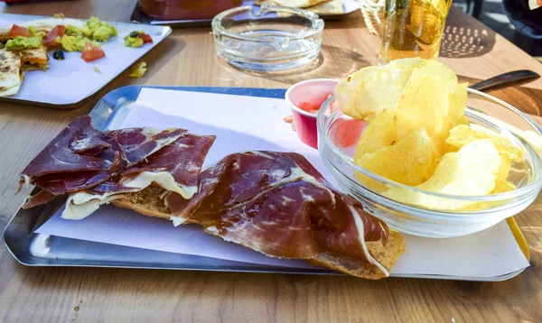 Mesa en restaurante con español — Foto de Stock