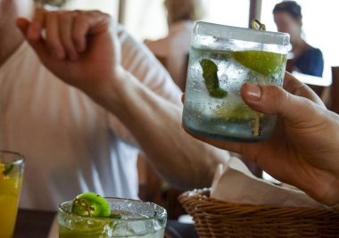 Tropikal barda taze nane mojito tutan el