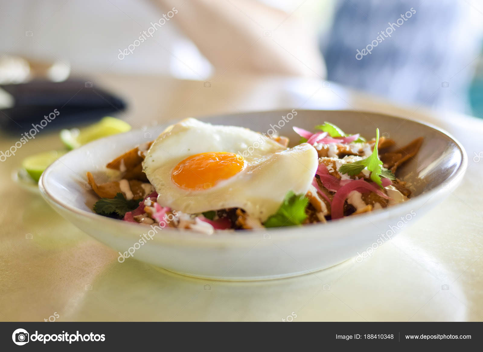 Stockfotos Chilaquiles Verdes Con Huevo Bilder Stockfotografie Chilaquiles Verdes Con Huevo Lizenzfreie Fotos Depositphotos
