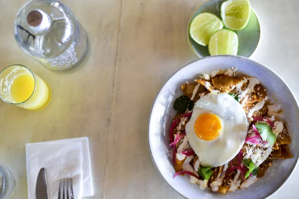 墨西哥早餐盘 Chilaquiles — 图库照片