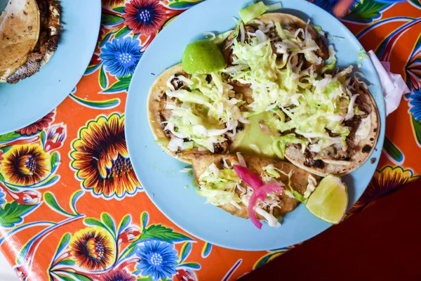 Otantik Meksika tacos al papazı bir tabloda tulum
