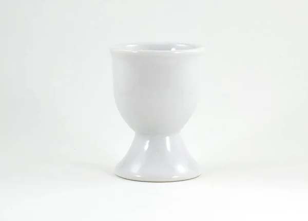 Kubek Biały Ceramicznych Jajko Bez Jaj Białym Tle — Zdjęcie stockowe