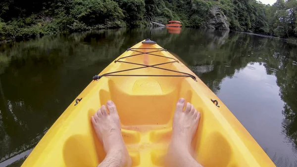 Point Vue Des Pieds Kayak Flottant Dans Une Rivière — Photo