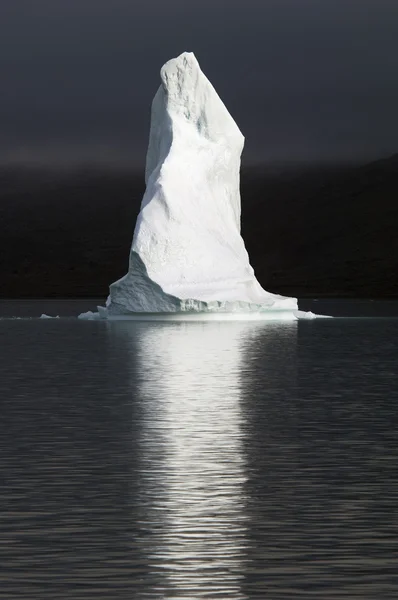 Wysoki słup lodu — Zdjęcie stockowe