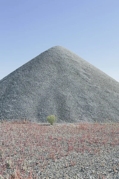 Pilha de cascalho no deserto — Fotografia de Stock