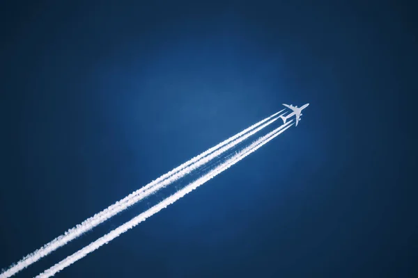 White Jet Vapor Trail Blue Sky — Stock Photo, Image