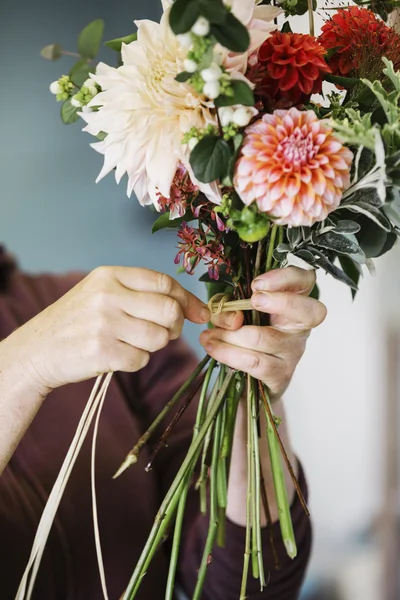 Arranjos de flores orgânicas . — Fotografia de Stock