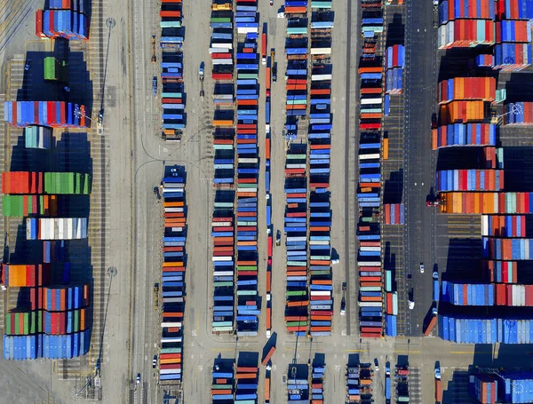 Vista aérea del puerto de contenedores - foto de stock