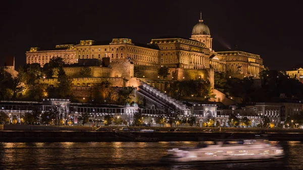 Vista noturna do Castelo Real, Budapeste — Fotografia de Stock