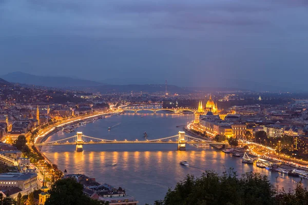 Vista noturna do rio Danúbio e Budapeste — Fotografia de Stock