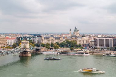 Zincir köprü ve manzarası Budapeşte