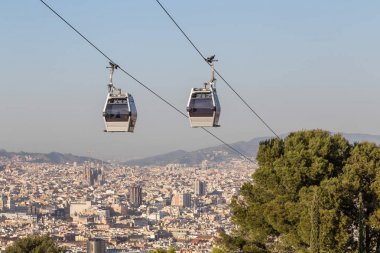 Teleferik arasındaki sahil ve Montjuic hill, Barcelona, İspanya