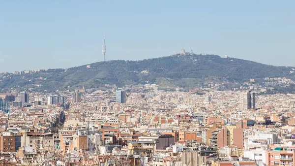 Вид на місто Барселона від гори Монжуїк — стокове фото