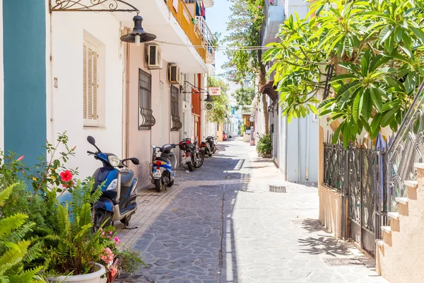 19 Haziran 2017. Rhodes Town sakin sokak görünümü. Yunanistan