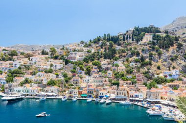 22 Haziran 2017. Symi Adası, Yunanistan koyunda görünümünü