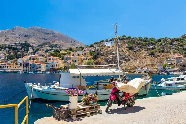 Symi Adası'nda Bay görünümü