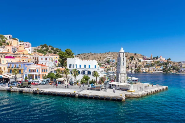 22 Haziran 2017. Symi Adası, Yunanistan koyunda görünümünü